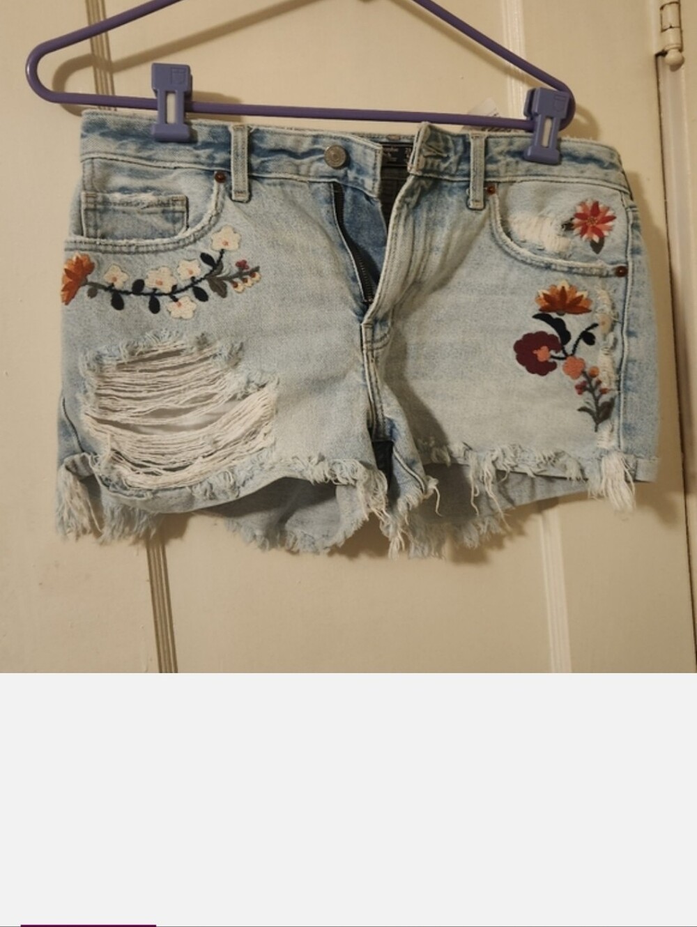 Abercrombie & Fitch Light Washed Embroidered Denim Shorts